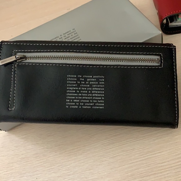 Matt & Nat (3) - Picture 3 of 11